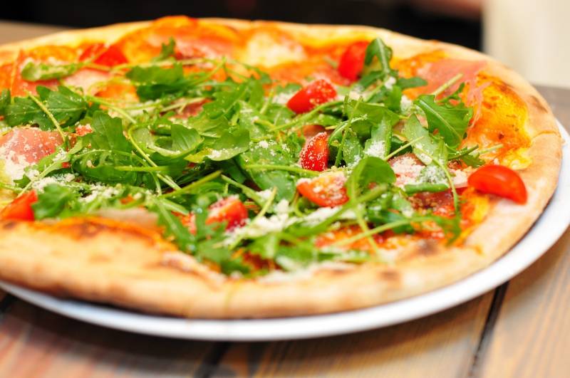 Pizza roquette au jambon à emporter à Strasbourg